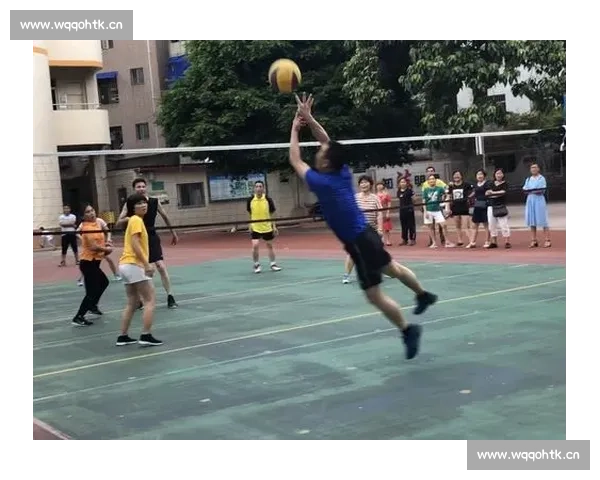 力与技巧的巅峰较量传统爬竿比赛展现竞技精神与魅力风采与荣耀之战